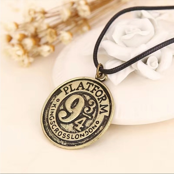 Harry Potter Platform 9 3/4 Necklace - Picture 3 of 5